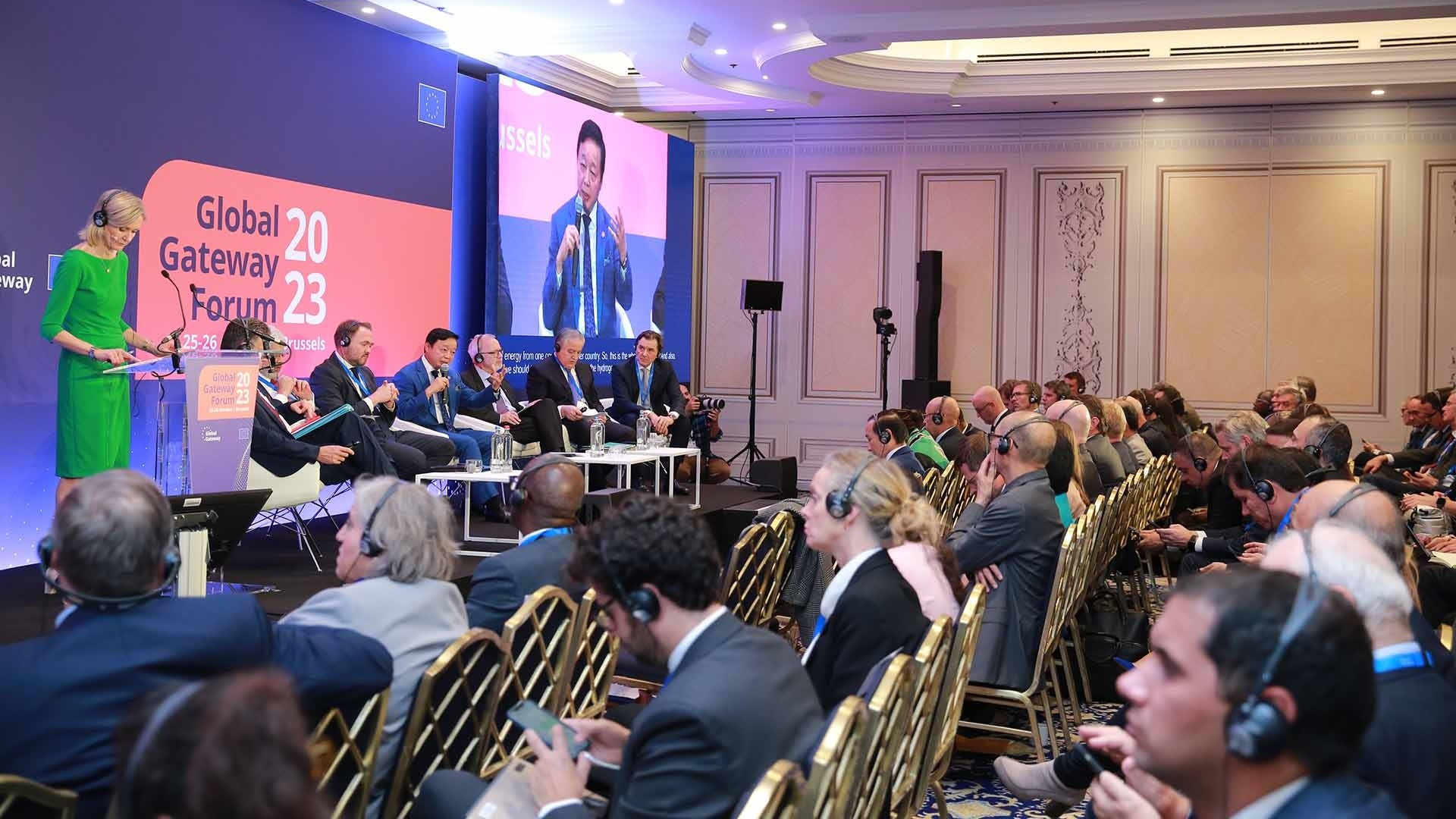 pho thu tuong tran hong ha du khai mac dien dan cua ngo toan cau tai bruxelles vuong quoc bi