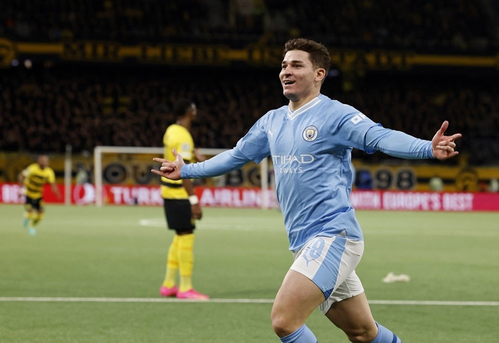 Vòng bảng Champions League 2023/24: Erling Haaland lập cú đúp, Man City thắng trận thứ ba liên tiếp Vòng bảng Champions League 2023/24: Erling Haaland lập cú đúp, Man City thắng trận thứ ba liên tiếp