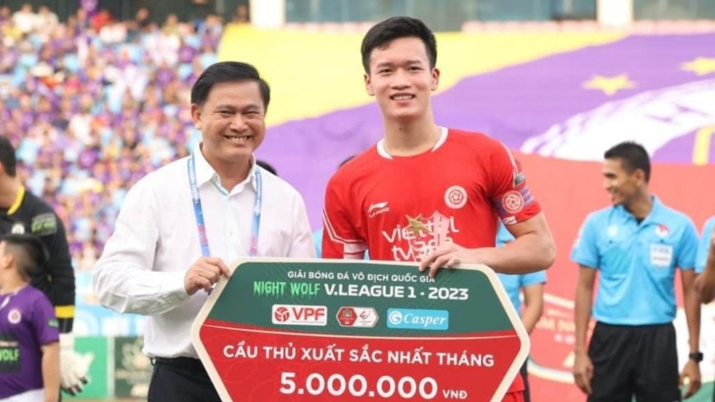 nhung thanh cong tren san co va trong cuoc song cua tien ve nguyen hoang duc