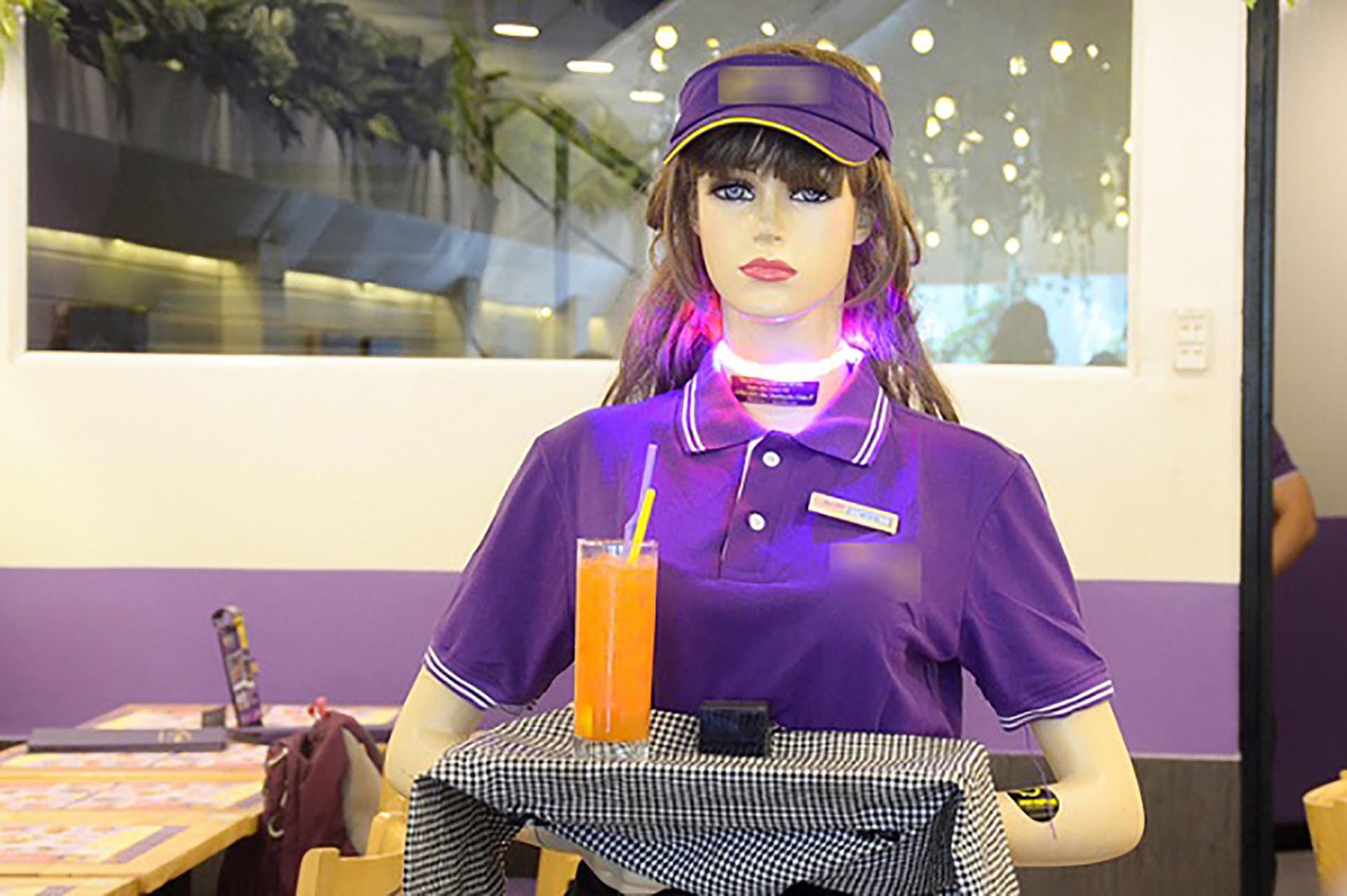 Robot có khả năng thay thế con người trong phục vụ nhà hàng, khách sạn. (Ảnh minh họa) Robot có khả năng thay thế con người trong phục vụ nhà hàng, khách sạn. (Ảnh minh họa)