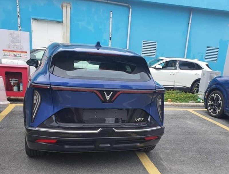 Lộ diện hình ảnh thực tế VinFast VF7 tại Việt Nam