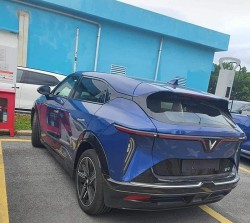 Lộ diện hình ảnh thực tế VinFast VF7 tại Việt Nam