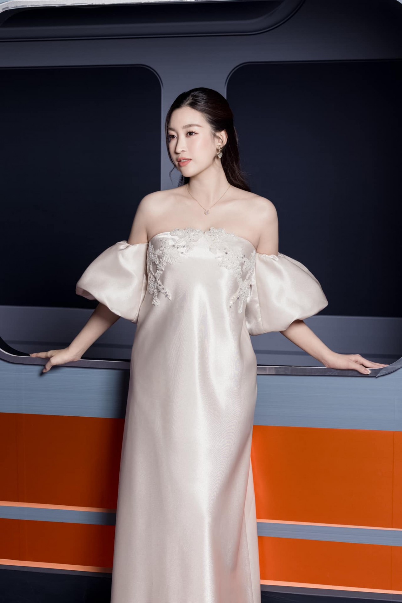 Hoa hậu Đỗ Mỹ Linh đẹp bất chấp