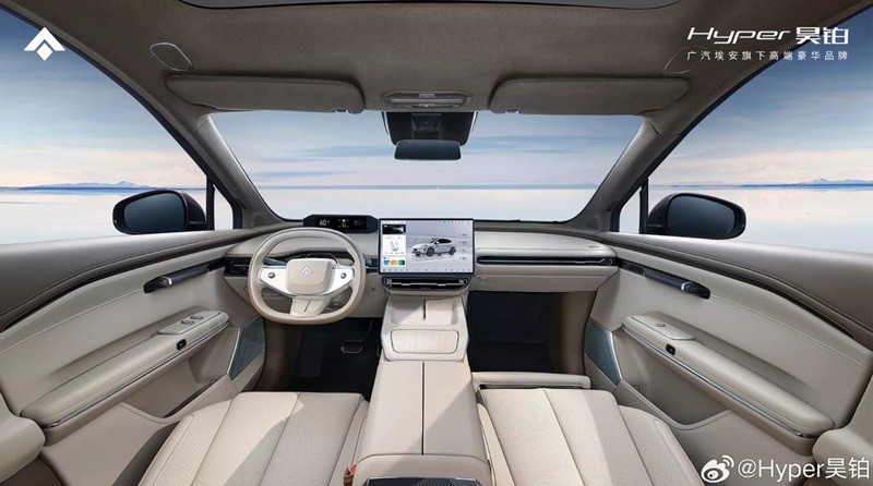 Cận cảnh xe ô tô điện Trung Quốc Aion Hyper HT với thiết kế cửa cánh chim độc đáo