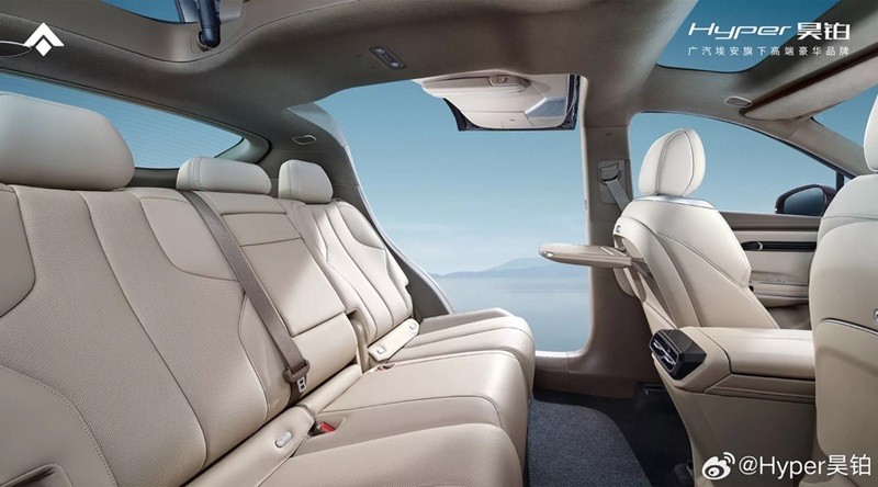 Cận cảnh xe ô tô điện Trung Quốc Aion Hyper HT với thiết kế cửa cánh chim độc đáo