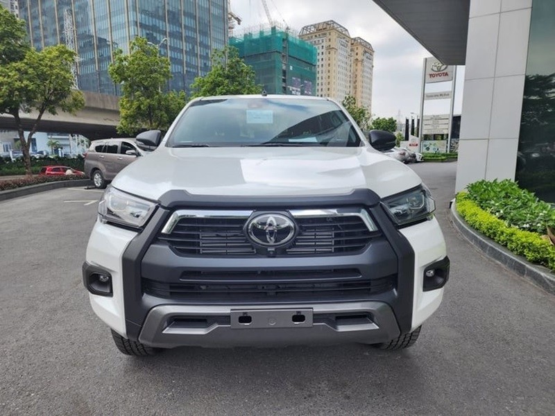 Cận cảnh Toyota Hilux 4x4 AT Adventure 2023 vừa ra mắt tại Việt Nam, giá 1,077 tỷ đồng Cận cảnh Toyota Hilux 4x4 AT Adventure 2023 vừa ra mắt tại Việt Nam, giá 1,077 tỷ đồng