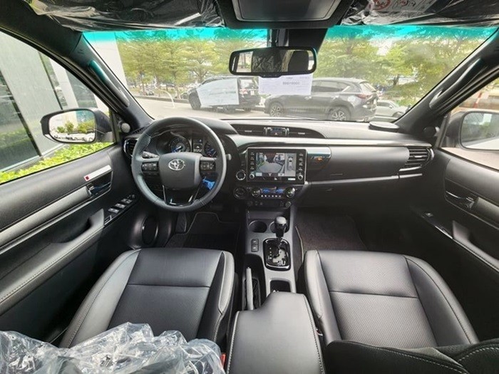 Cận cảnh Toyota Hilux 4x4 AT Adventure 2023 vừa ra mắt tại Việt Nam, giá 1,077 tỷ đồng Cận cảnh Toyota Hilux 4x4 AT Adventure 2023 vừa ra mắt tại Việt Nam, giá 1,077 tỷ đồng
