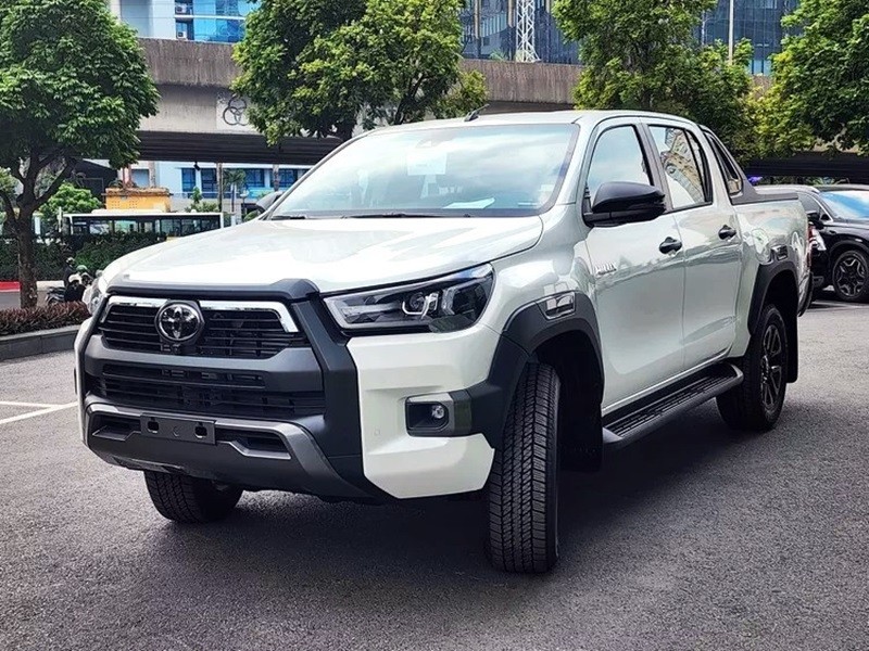 Cận cảnh Toyota Hilux 4x4 AT Adventure 2023 vừa ra mắt tại Việt Nam, giá 1,077 tỷ đồng Cận cảnh Toyota Hilux 4x4 AT Adventure 2023 vừa ra mắt tại Việt Nam, giá 1,077 tỷ đồng
