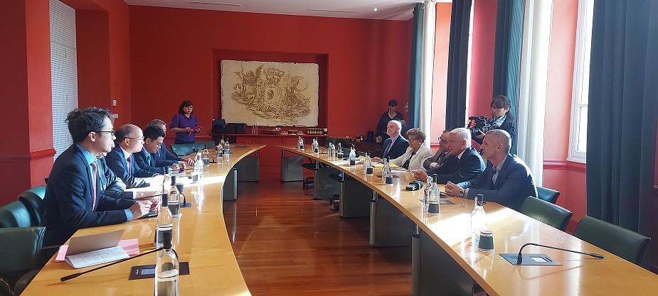 Đại sứ Việt Nam tại Pháp Đinh Toàn Thắng thăm và làm việc tại đảo Corse