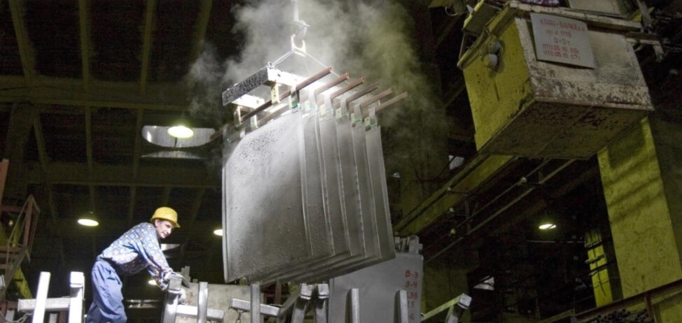 Lách cấm vận, các tập đoàn lớn vẫn tìm đến nguồn cung kim loại hiếm từ Nga