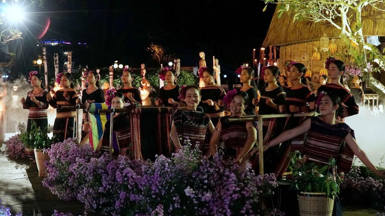 Biểu diễn nghệ thuật tại chương trình. (Nguồn: TTXVN) Biểu diễn nghệ thuật tại chương trình. (Nguồn: TTXVN)