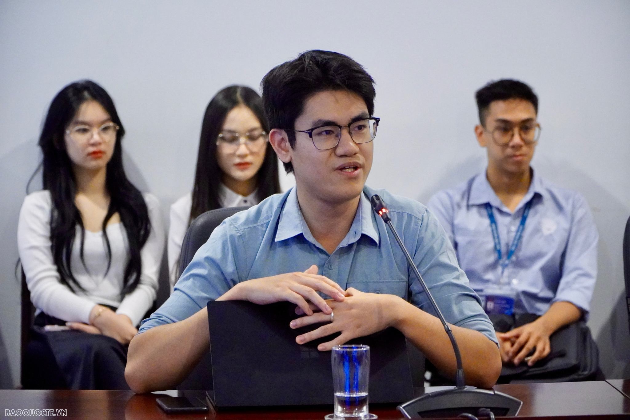 Truyền lửa nghề cho cán bộ trẻ ngành Ngoại giao