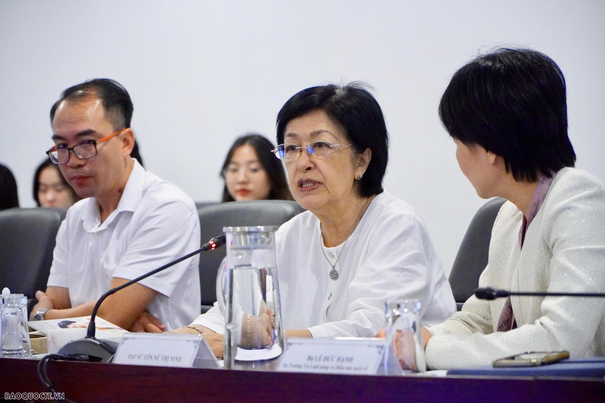 Truyền lửa nghề cho cán bộ trẻ ngành Ngoại giao