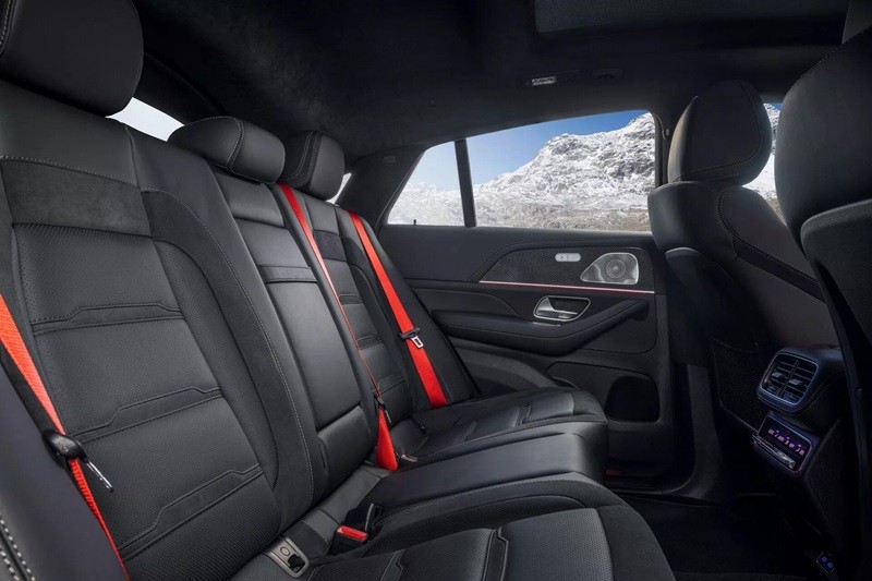 Cận cảnh Mercedes-AMG GLE 53 2026 vừa ra mắt với sức mạnh 543 mã lực Cận cảnh Mercedes-AMG GLE 53 2026 vừa ra mắt với sức mạnh 543 mã lực