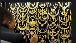 Giá vàng hôm nay 31/10/2023: Giá vàng mất mốc quan trọng, lộ nhược điểm, chờ đợi lệnh ngừng bắn tại Trung Đông, vàng SJC giảm mạnh