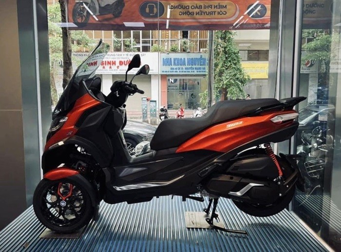 Cận cảnh Piaggio MP3 Sport 400 2023 vừa về Việt Nam, giá 340 triệu đồng