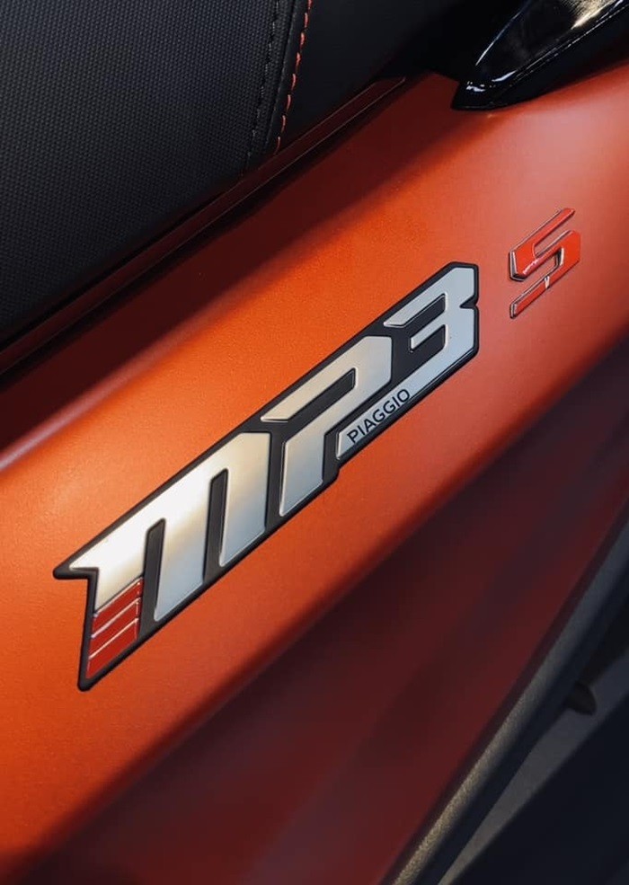 Cận cảnh Piaggio MP3 Sport 400 2023 vừa về Việt Nam, giá 340 triệu đồng