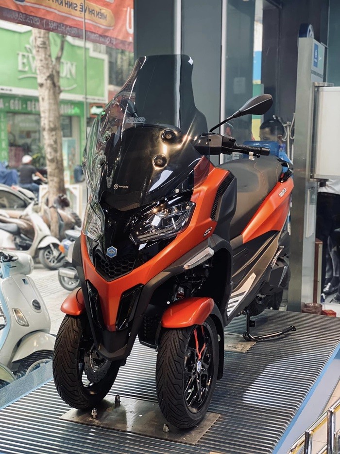 Cận cảnh Piaggio MP3 Sport 400 2023 vừa về Việt Nam, giá 340 triệu đồng