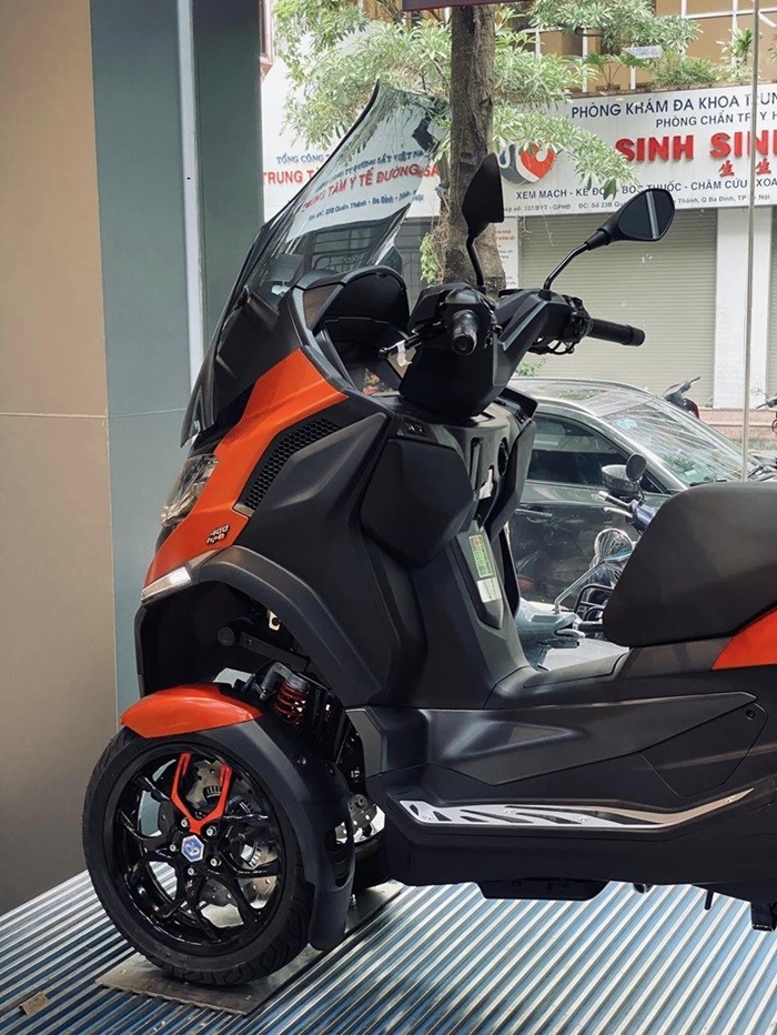 Cận cảnh Piaggio MP3 Sport 400 2023 vừa về Việt Nam, giá 340 triệu đồng