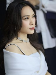 Sao Việt: Ca sĩ Mỹ Tâm xinh đẹp, gợi cảm; Á hậu Phương Nhi tươi tắn, rạng rỡ