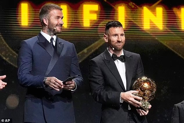 David Beckham và Lionel Messi tại lễ trao quả bóng vàng 2023. David Beckham và Lionel Messi tại lễ trao quả bóng vàng 2023.