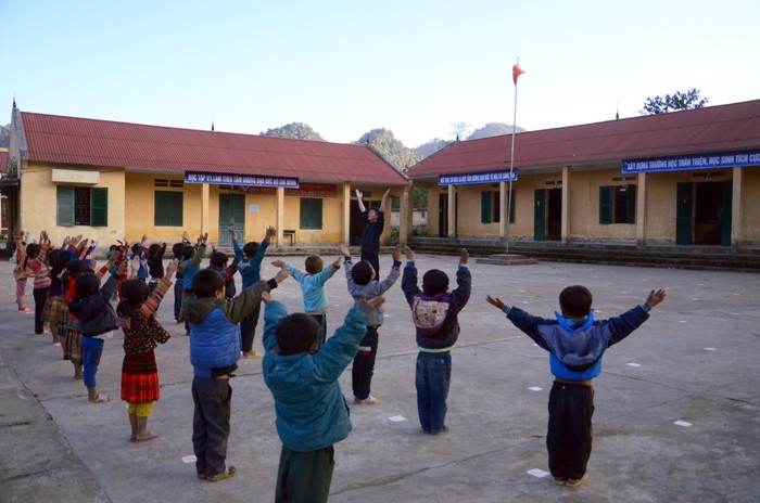 Việt Nam quan tâm hỗ trợ học tập cho học sinh dân tộc thiểu số rất ít người Việt Nam quan tâm hỗ trợ học tập cho học sinh dân tộc thiểu số rất ít người