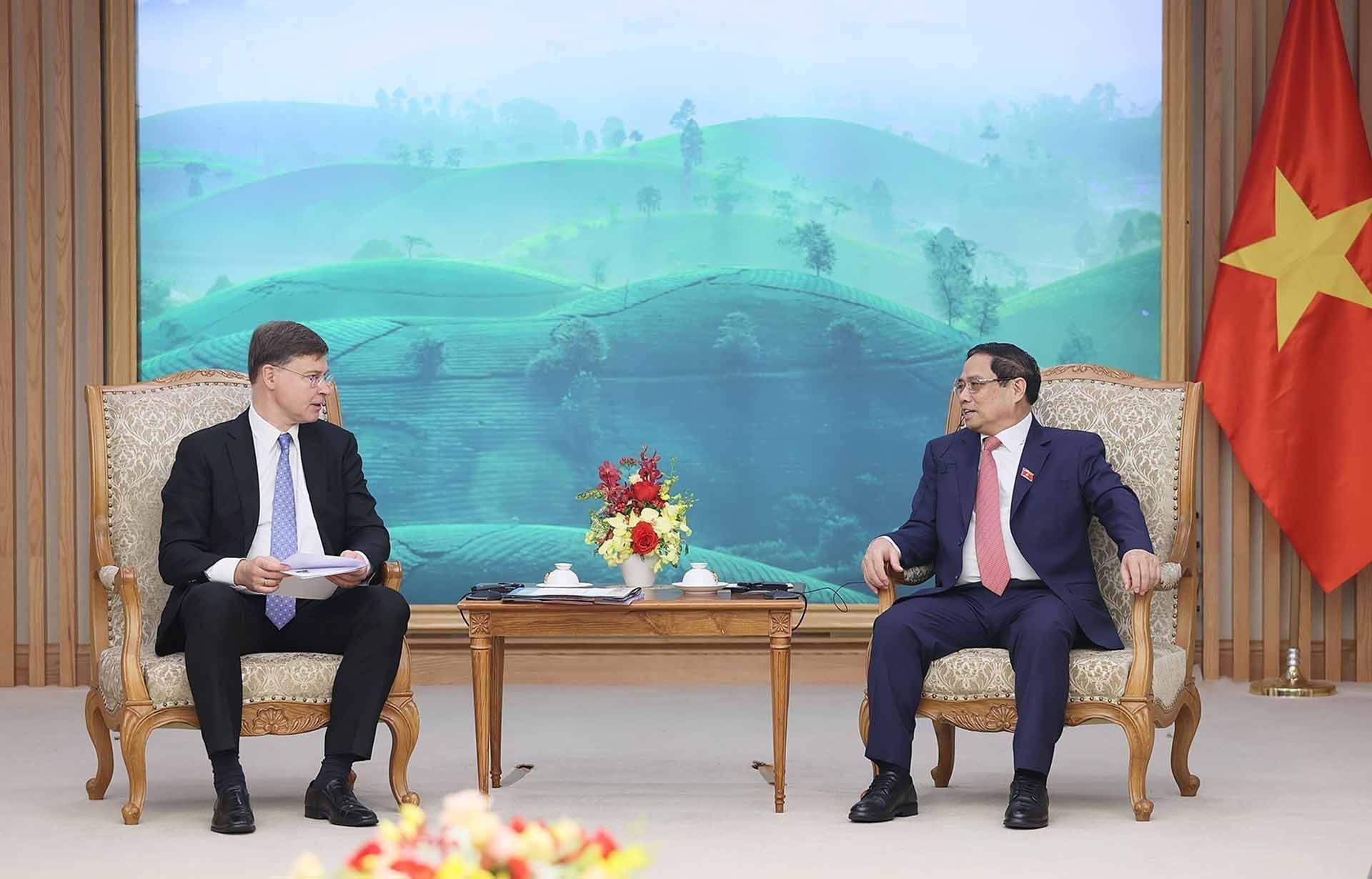 Thủ tướng Phạm Minh Chính tiếp Phó Chủ tịch Ủy ban châu Âu (EC) kiêm Cao ủy thương mại Valdis Dombrovski. (Nguồn: TTXVN) Thủ tướng Phạm Minh Chính tiếp Phó Chủ tịch Ủy ban châu Âu (EC) kiêm Cao ủy thương mại Valdis Dombrovski. (Nguồn: TTXVN)