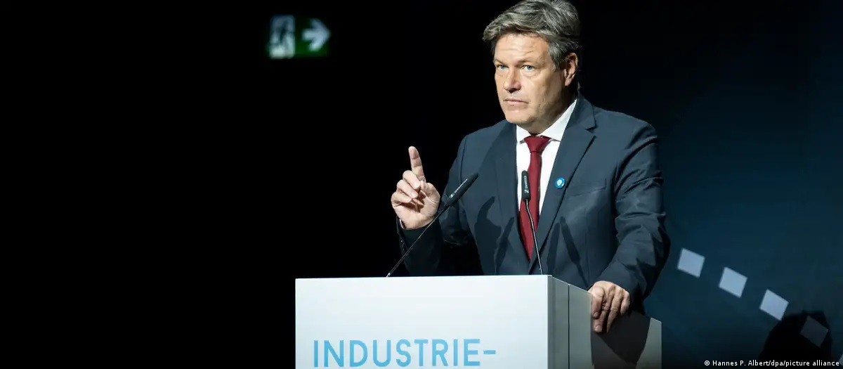 Mất lợi thế từ khí đốt giá rẻ Nga, xương sống của nền kinh tế Đức nguy cơ ‘sập nguồn’, ngân khố cạn, Berlin sẽ vay nợ? (Nguồn: DPA) Mất lợi thế từ khí đốt giá rẻ Nga, xương sống của nền kinh tế Đức nguy cơ ‘sập nguồn’, ngân khố cạn, Berlin sẽ vay nợ? (Nguồn: DPA)