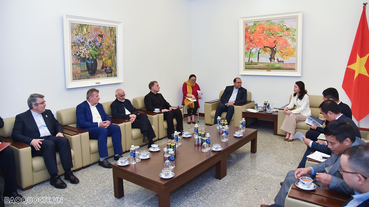 Thứ trưởng Ngoại giao Nguyễn Minh Hằng tiếp Đoàn Hội Nghị sĩ hữu nghị Iran-Việt Nam