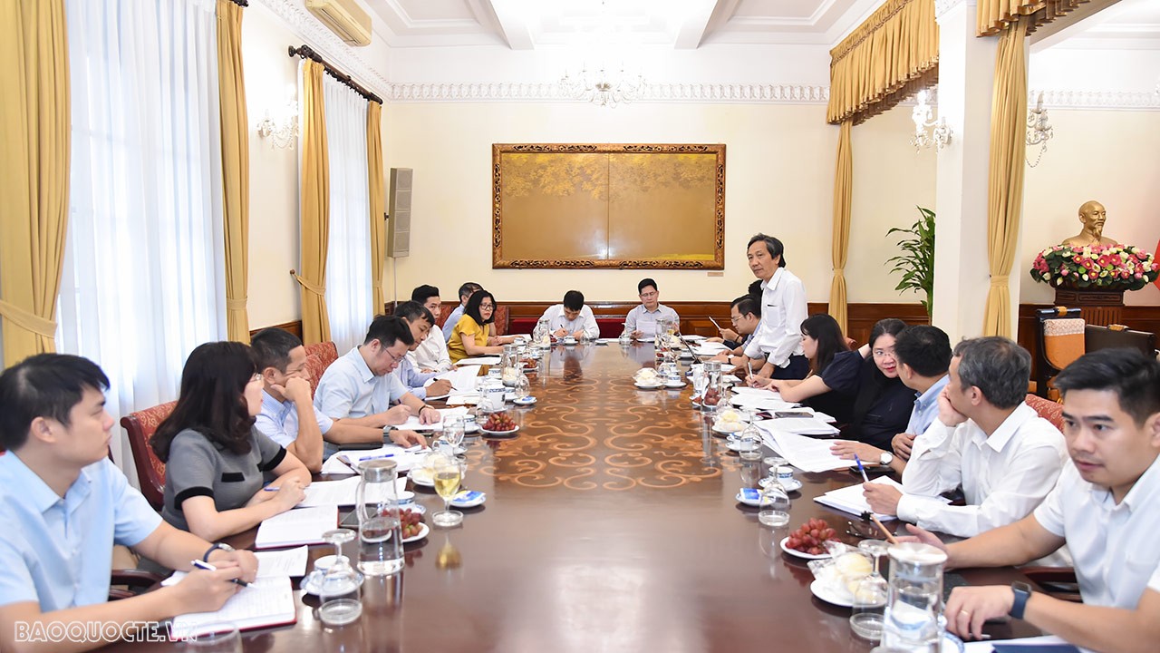 Họp Ban soạn thảo Chiến lược xây dựng và phát triển ngành Ngoại giao