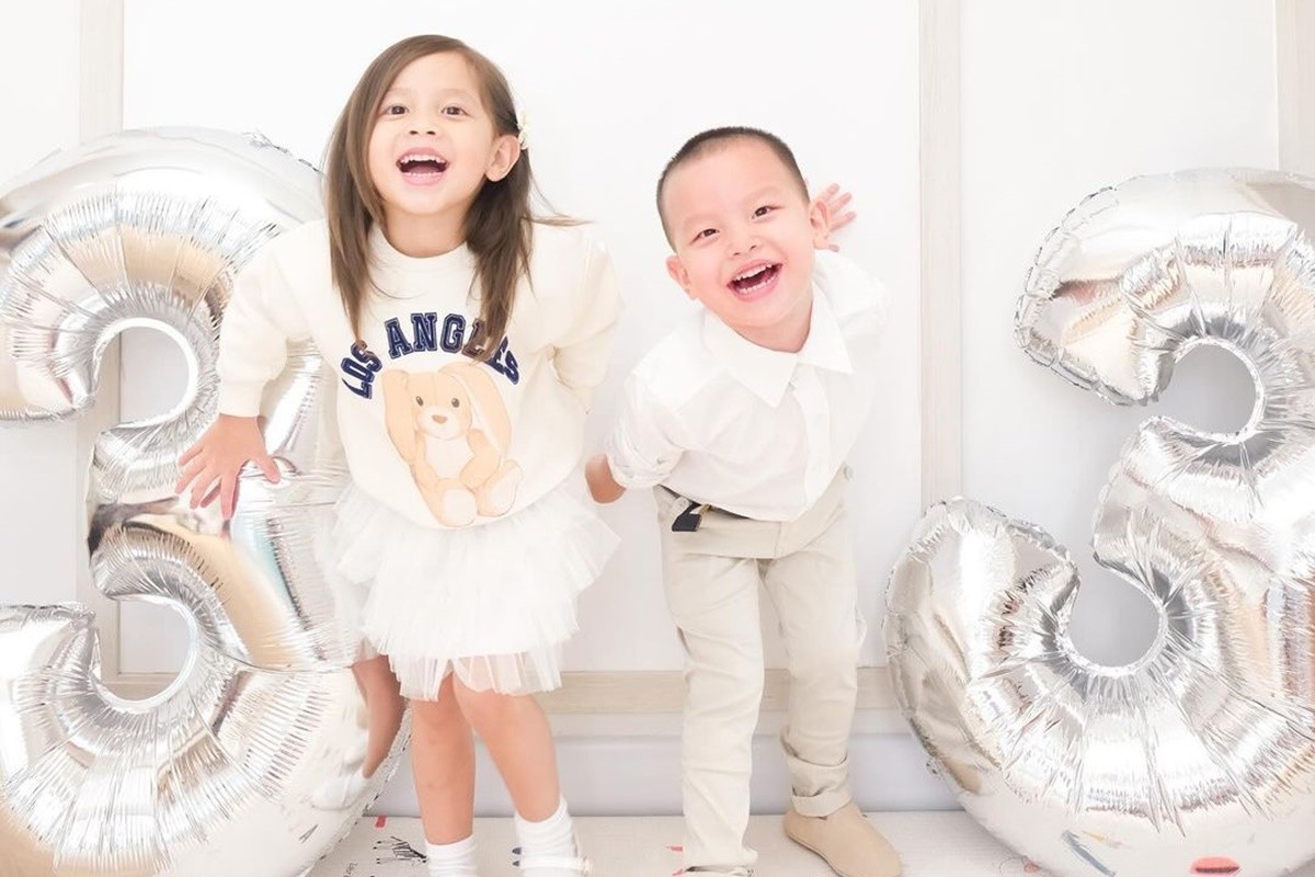 Hồ Ngọc Hà mừng tuổi cặp song sinh