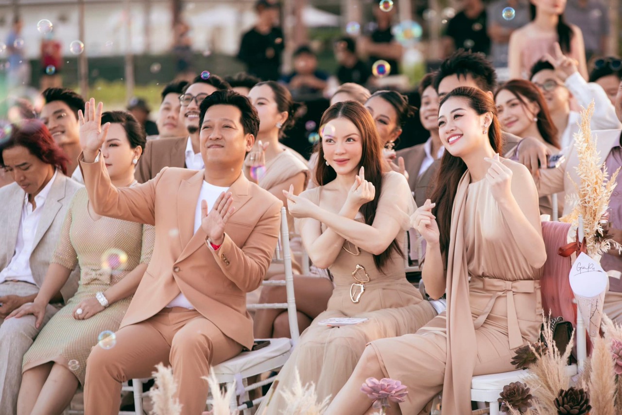 Dàn diễn viên, người mẫu 'đổ bộ' đám cưới Puka Dàn diễn viên, người mẫu 'đổ bộ' đám cưới Puka