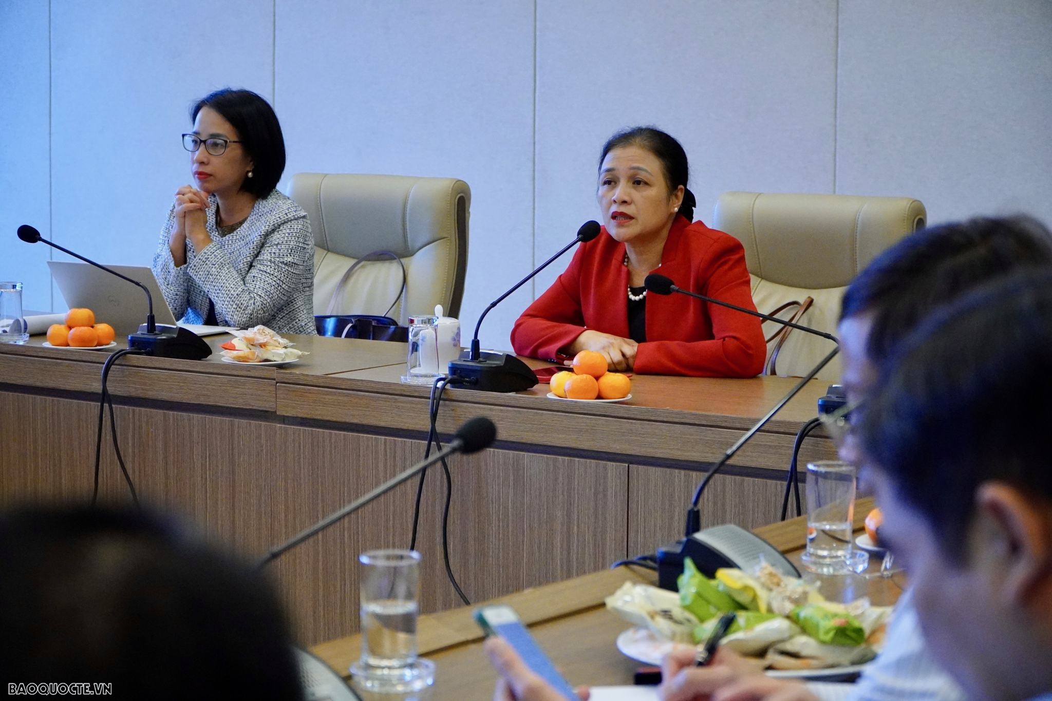 Diễn giả Nguyễn Phương Nga, Nguyên Chủ tịch Hội Liên hiệp các tổ chức hữu nghị Việt Nam, nguyên Thứ trưởng Ngoại giao, nguyên Người Phát ngôn Bộ Ngoại giao chia sẻ với chủ đề : 'Cách thức xây dựng chiến lược, kế hoạch truyền thông cho các hoạt động đối ng