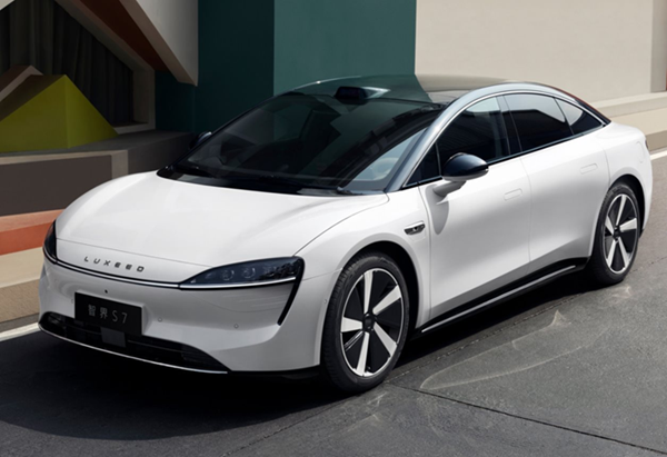 Luxeed S7 là mẫu xe điện đầu tiên được trang bị hệ điều hành Hongmeng HarmonyOS 4. Luxeed S7 là mẫu xe điện đầu tiên được trang bị hệ điều hành Hongmeng HarmonyOS 4.