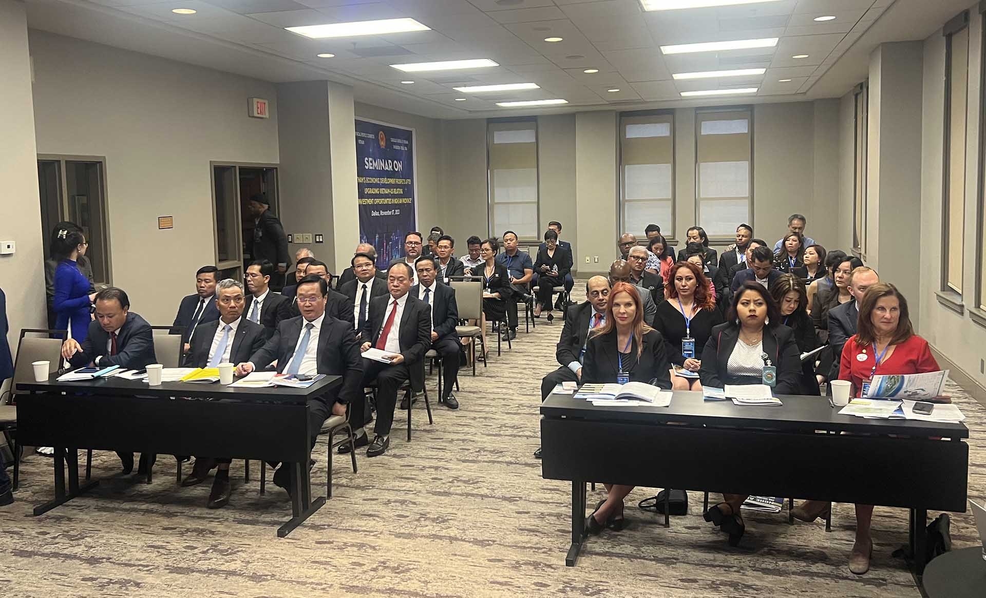 Các đại biểu tham dự Hội thảo.