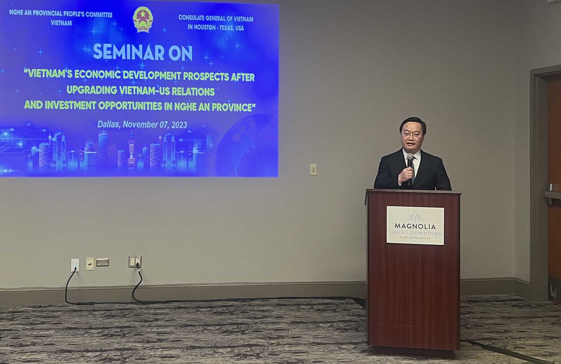 Phó Bí thư Tỉnh ủy, Chủ tịch Ủy ban nhân dân tỉnh Nghệ An Nguyễn Đức Trung phát biểu khai mạc Hội thảo.