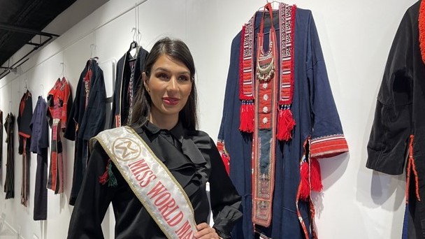 tinh yeu cua nha suu tap phap danh cho trang phuc cac dan toc viet nam