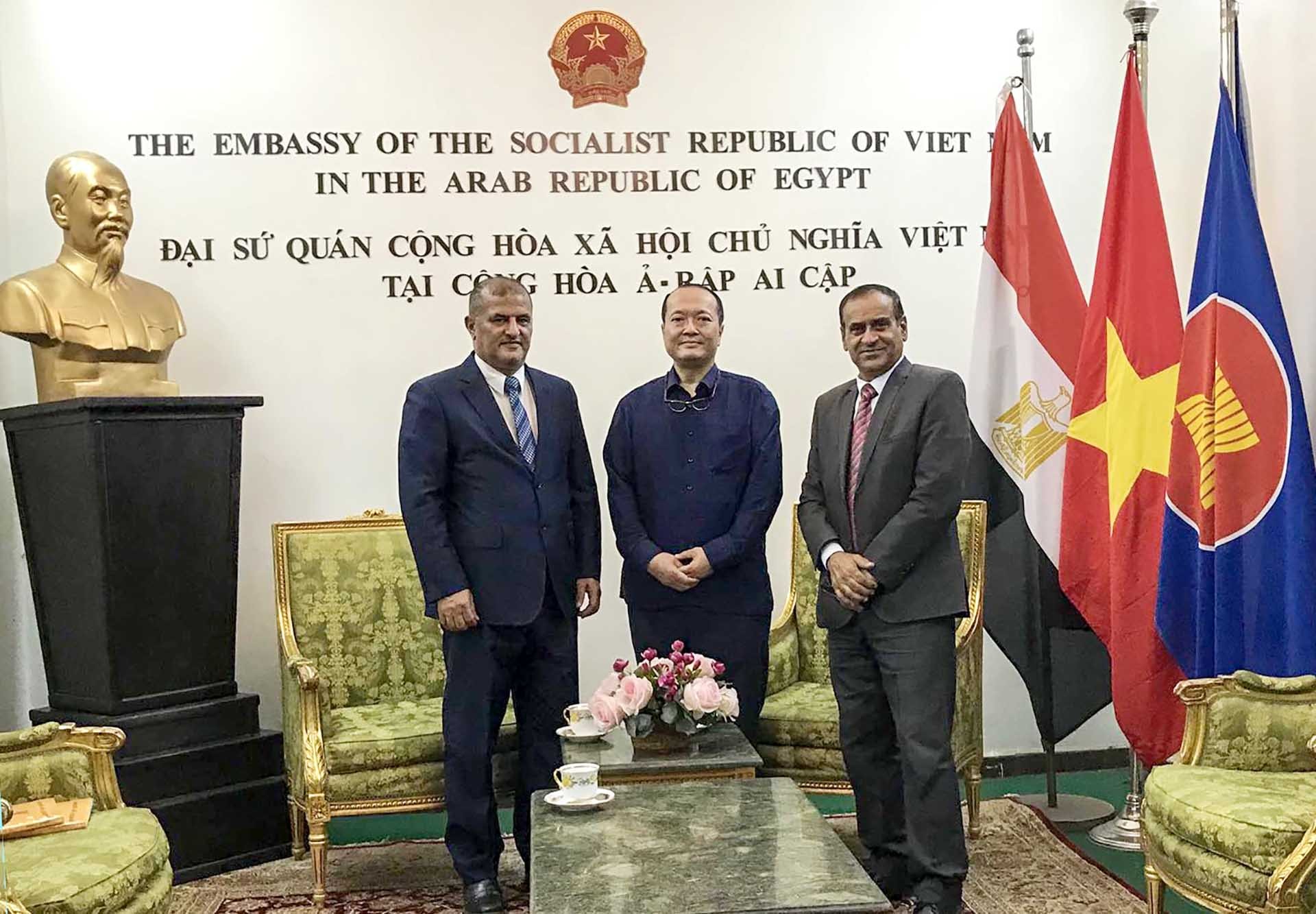 Đại sứ Nguyễn Huy Dũng tiếp ông Nezar El-Khaled, Chủ tịch Liên minh Nhà báo Á-Phi trực thuộc Tổ chức đoàn kết nhân dân Á-Phi.