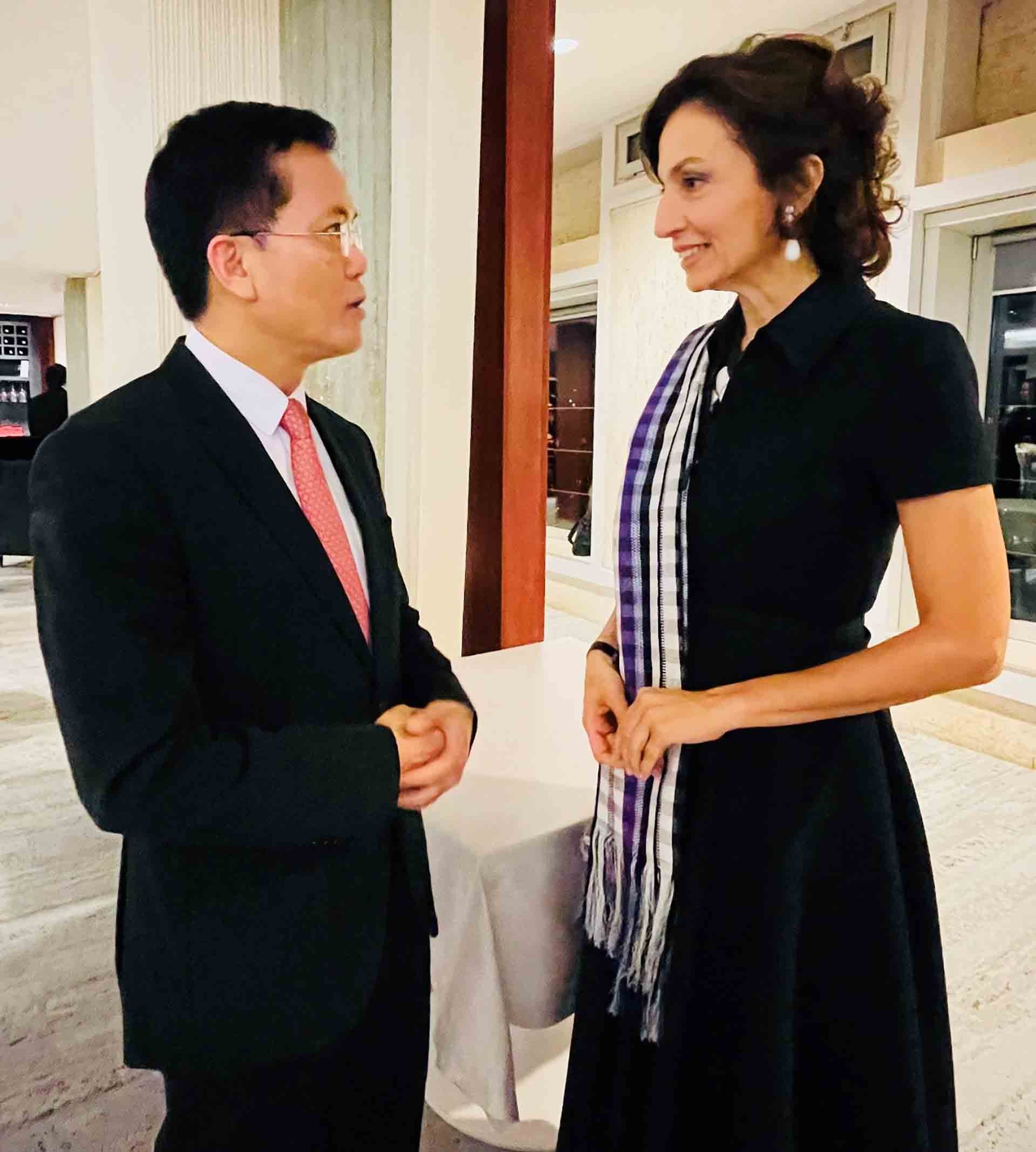 Thứ trưởng Hà Kim Ngọc, Chủ tịch UBQG UNESCO Việt Nam gặp gỡ, trao đổi với Tổng Giám đốc UNESCO Audrey Azoulay (Nguồn: Đoàn công tác) Thứ trưởng Hà Kim Ngọc, Chủ tịch UBQG UNESCO Việt Nam gặp gỡ, trao đổi với Tổng Giám đốc UNESCO Audrey Azoulay (Nguồn: Đoàn công tác)