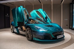 Cận cảnh siêu xe điện Rimac Nevera vừa ra mắt tại Singapore, giá 2,6 triệu USD