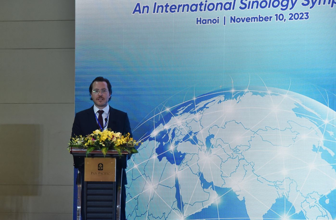 (11.10) Ông Florian Florian Feyerabend, Đại diện Viện Konrad-Adeneur (KAS), cho rằng Hội thảo là dịp dể trao đổi kiến thức về Trung Quốc, xây dựng một góc nhìn thực tế, phù hợp về vai trò của Trung Quốc trong quản trị toàn cầu. (Ảnh: Đức Khải)