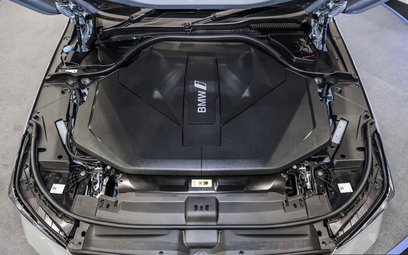 Cận cảnh xe điện BMW i5 2024 ra mắt tại Malaysia, giá trên 2 tỷ đồng