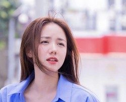 Nhan sắc 'vạn người mê' của ca sĩ Phương Ly