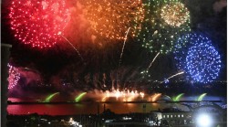 Nhật Bản: 25 lễ hội pháo hoa bị hủy bỏ trong năm 2023, sáng kiến thu phí chỗ ngồi gây tranh cãi