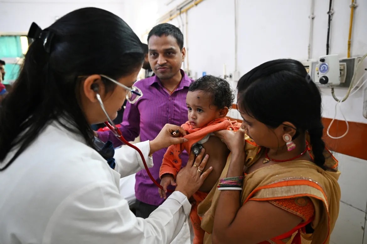 Ấn Độ: Nhiều trẻ em ở New Delhi nhập viện do ô nhiễm không khí nghiêm trọng