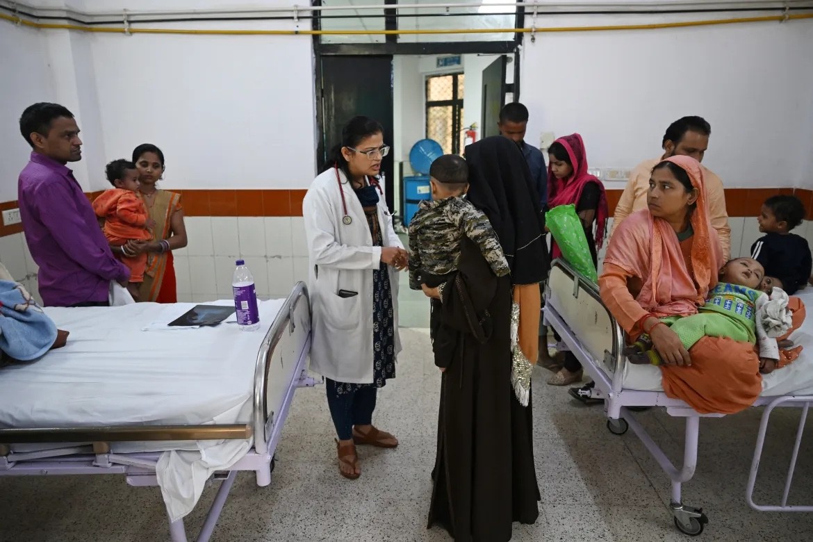 Ấn Độ: Nhiều trẻ em ở New Delhi nhập viện do ô nhiễm không khí nghiêm trọng