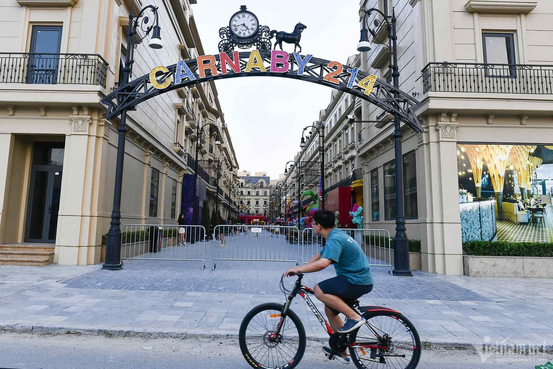 Phố đi bộ kiểu Tây ở Hà Nội: Đẹp và sạch sẽ nhưng khách chóng chán