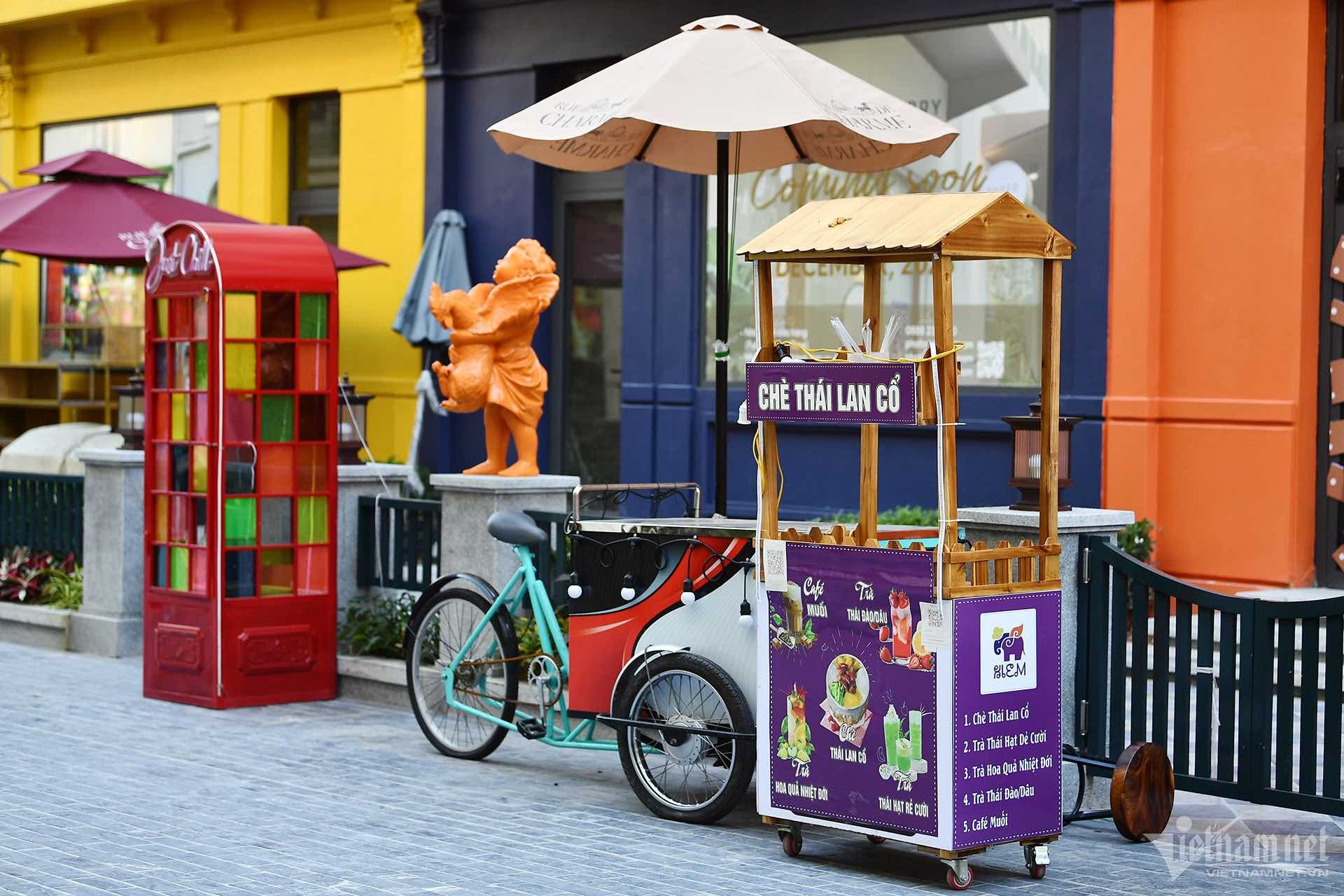 Phố đi bộ kiểu Tây ở Hà Nội: Đẹp và sạch sẽ nhưng khách chóng chán