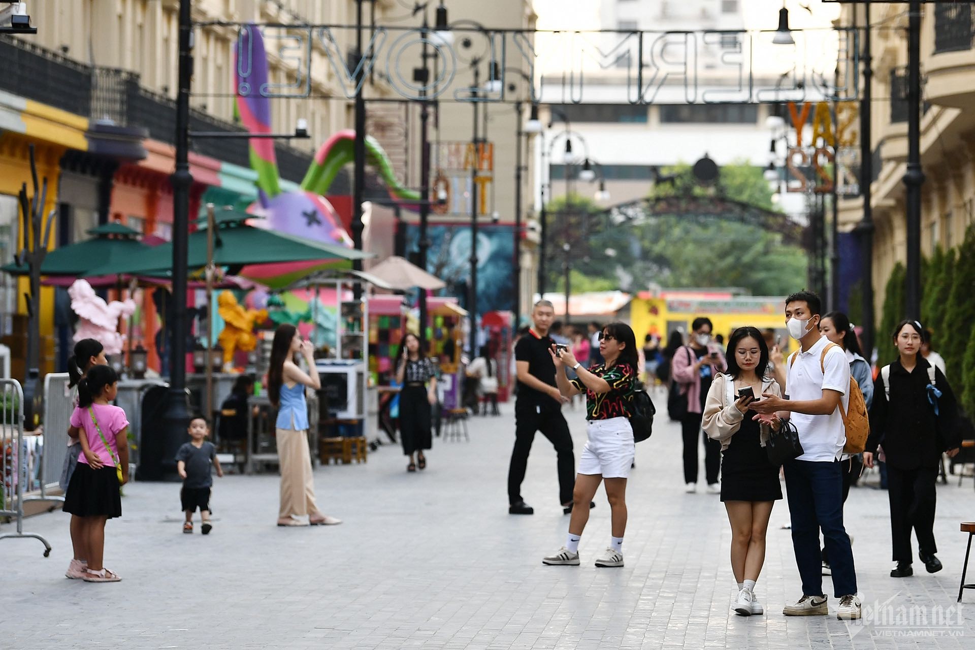 Phố đi bộ kiểu Tây ở Hà Nội: Đẹp và sạch sẽ nhưng khách chóng chán