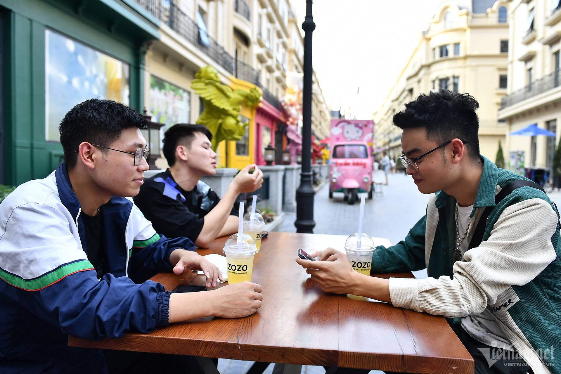 Phố đi bộ kiểu Tây ở Hà Nội: Đẹp và sạch sẽ nhưng khách chóng chán